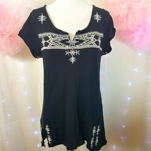 ⬇️$25 Lucky Brand Embroidered Top